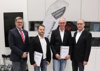 Ehrungen durch den FLVW, von links Gero Wittkemper (Vorsitzender des Kreisfu&szlig;ballausschusses Paderborn), Elmar Wolfram, Wolfgang Peters und Gerhard H&uuml;llweg (Erster Vorsitzender BVL)